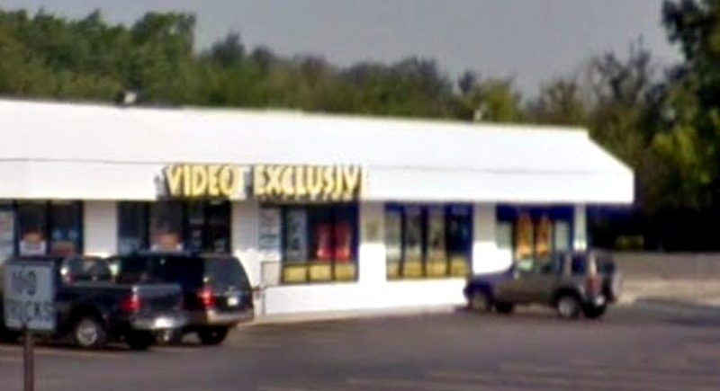 Hollywood Video - Woodhaven - 20030 Vreeland Rd (newer photo)